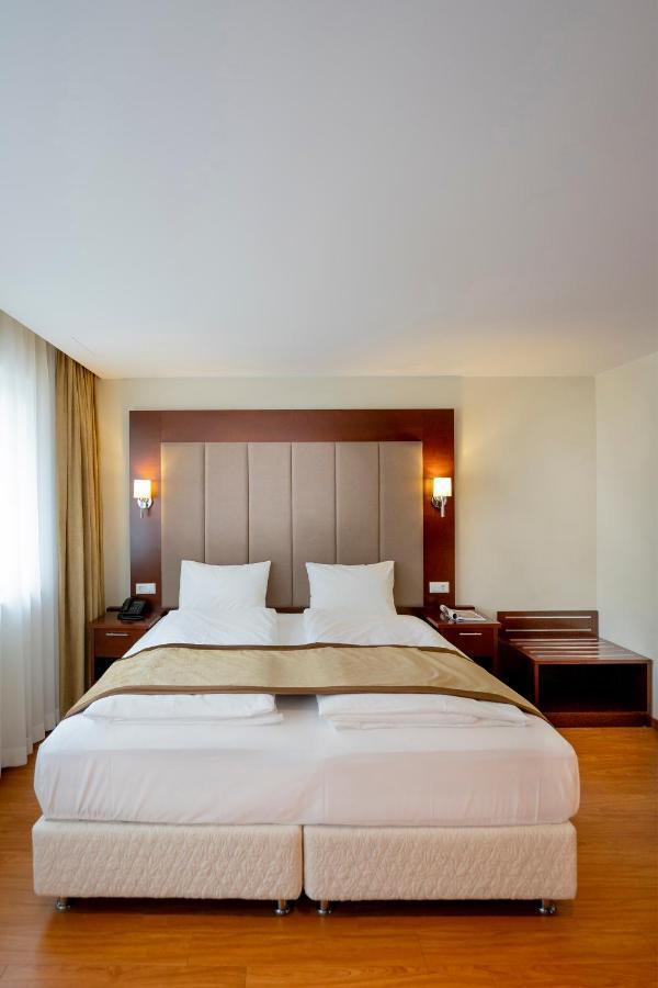 Palast Hotel Huerth Exterior photo