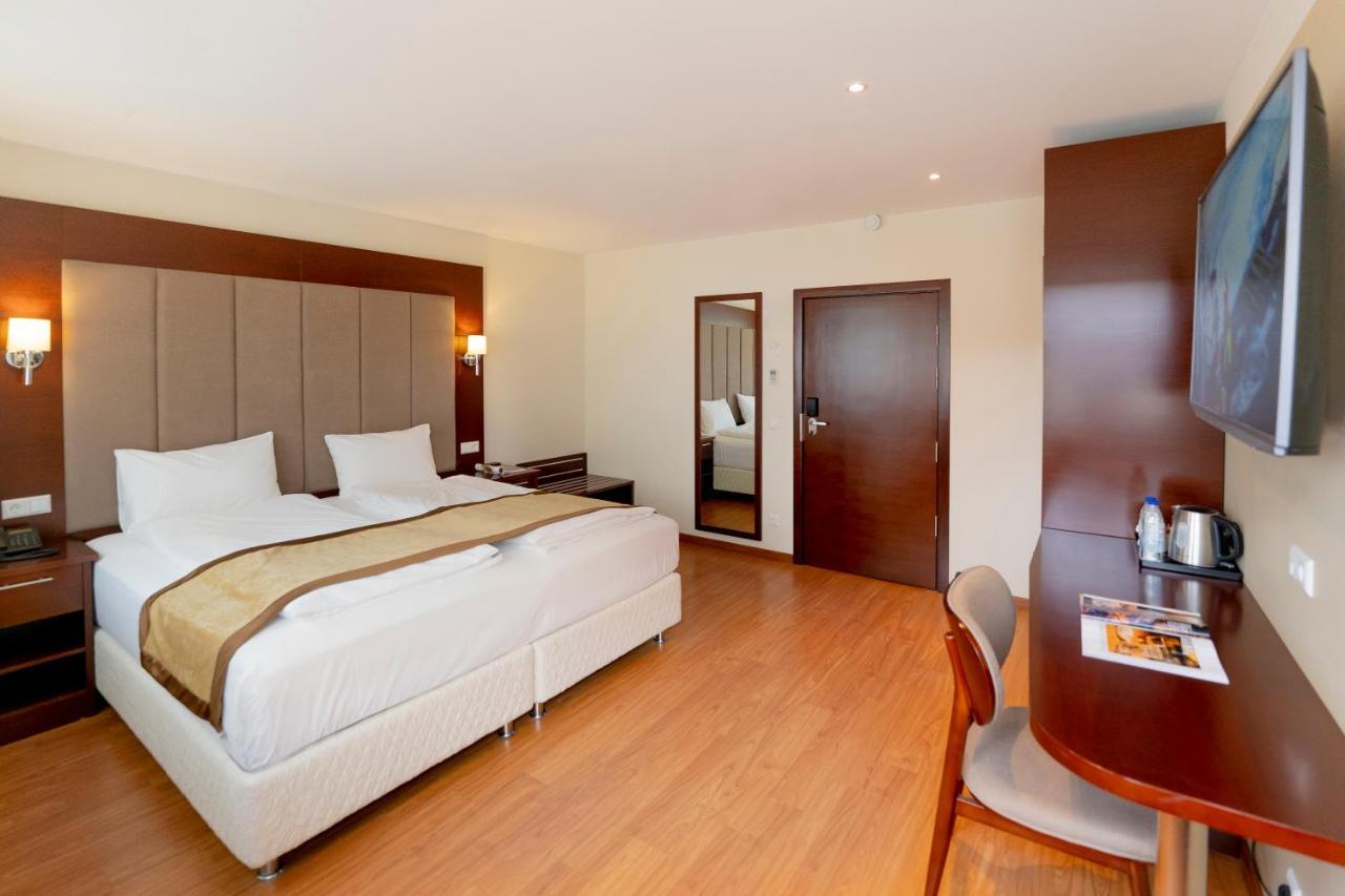 Palast Hotel Huerth Exterior photo